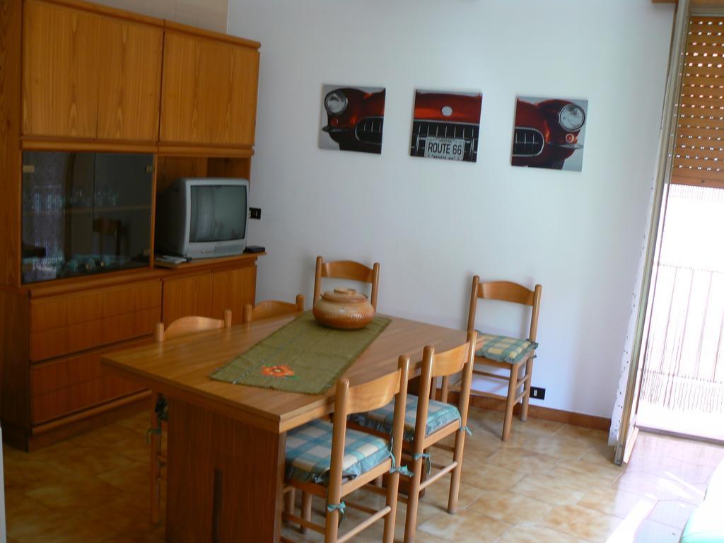פוצאלו Guest House Via Crispi מראה חיצוני תמונה