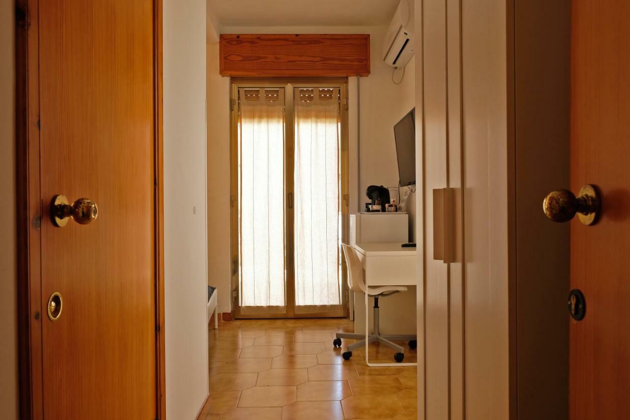 פוצאלו Guest House Via Crispi מראה חיצוני תמונה