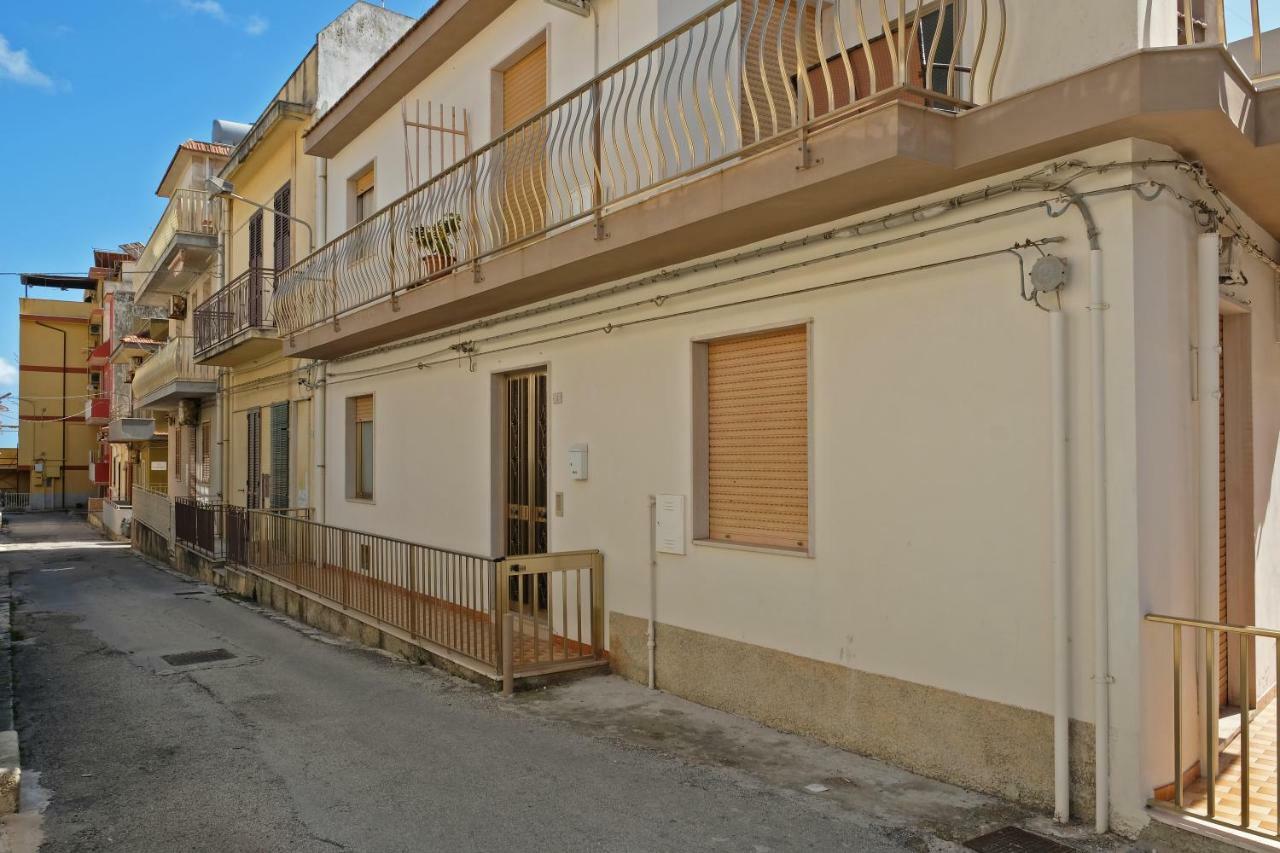 פוצאלו Guest House Via Crispi מראה חיצוני תמונה