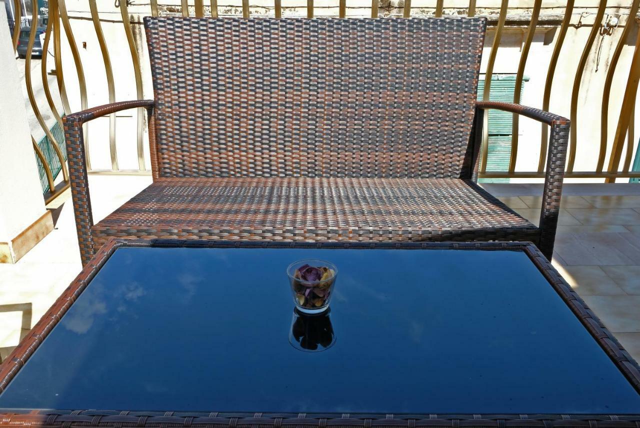 פוצאלו Guest House Via Crispi מראה חיצוני תמונה