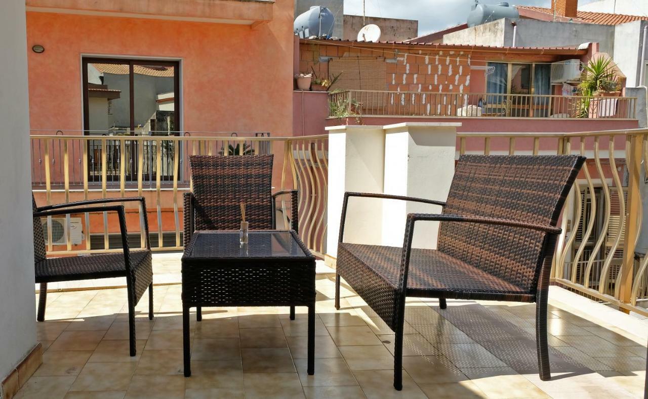 פוצאלו Guest House Via Crispi מראה חיצוני תמונה