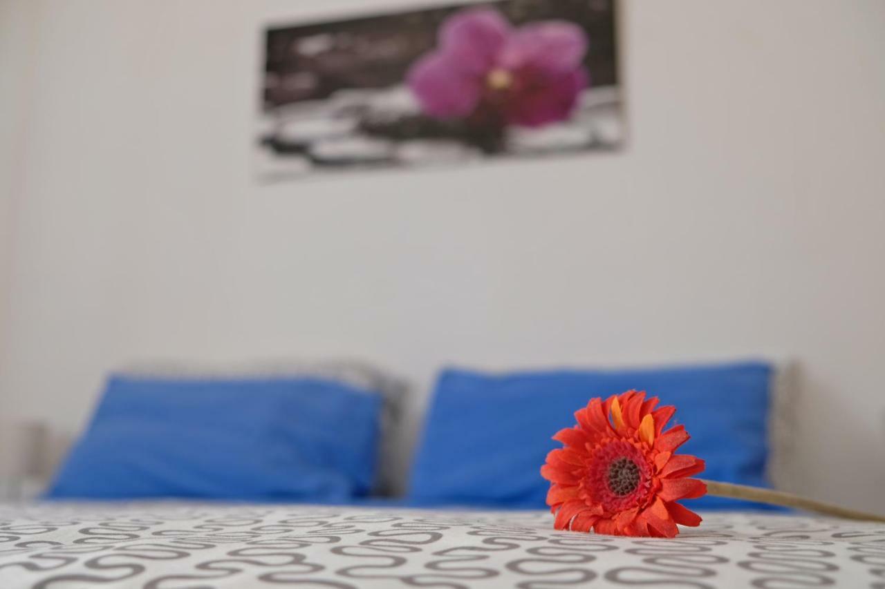 פוצאלו Guest House Via Crispi מראה חיצוני תמונה